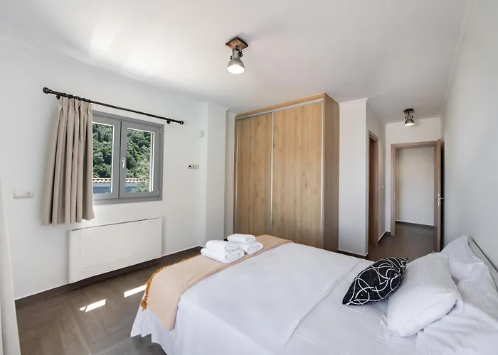 Aspasia's Mansion * Lygia (Lefkada)